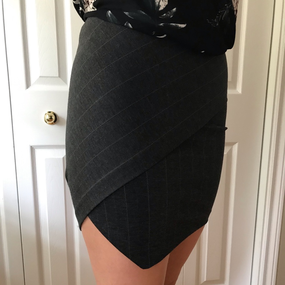 Dynamite elastic waist grey skirt